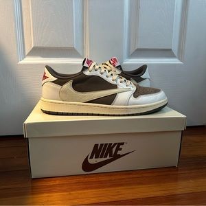 Jordan 1 Reverse Mocha Travis Scott (9.5)